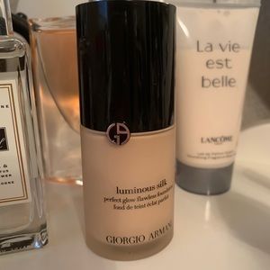 Giorgio Armani Luminous Silk Foundation